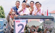 HTK – EZI Disambut Salam 2 Jari di Posko Utama yang di Hadiri Ratusan Tim PINK Emak-Emak
