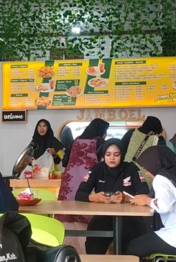 Grand Opening Jamboel Chicken House: Ayam Geprek dengan Sambal Khas yang Menggoda di Grabag