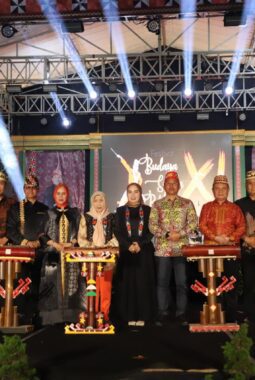 Sukses Digelar Selama Dua Hari, Festival Sekala Bekhak Akhirnya Ditutup Parosil Mabsus