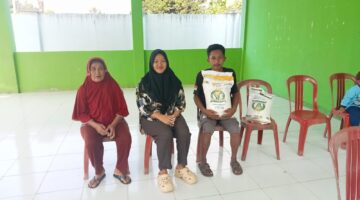 Kades Batu Raja Kecamatan Sungkai Utara Kabupaten Lampung Utara Salurkan Bantuan Beras Ketahanan Pagan