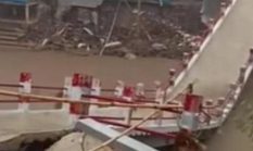 Baru Seumur Jagung, Jembatan Desa Gobang Ambruk! Dalih “Bencana Alam” Picu Tanda Tanya Publik