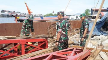 Hadapi Medan Sulit, Dandim 0402/OKI-OI dan Danrem 044/Gapo Tinjau Pembangunan Jembatan Gantung Koala Dua Belas