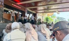 Ratusan Satpol PP Provinsi Lampung Unjuk Rasa di Kantor Gubernur, Desak M. Zulkarnain Mundur