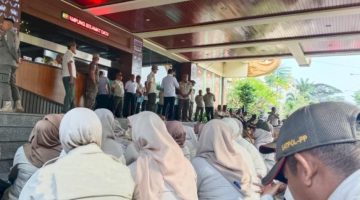 Ratusan Satpol PP Provinsi Lampung Unjuk Rasa di Kantor Gubernur, Desak M. Zulkarnain Mundur