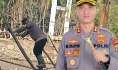 Semangati Siswa Belajar di Tenda Darurat, Personel Polsek Linge Bantu Penyeberangan Warga Pasca Banjir